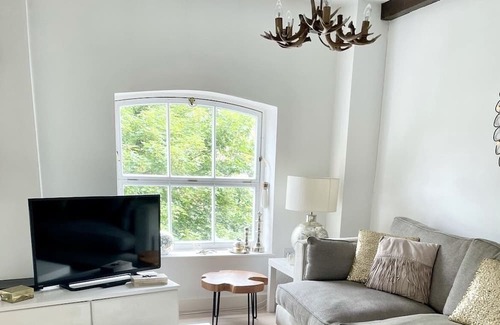 Dover Apartment | Lovely one bedroom apartment white cliffs walk dover