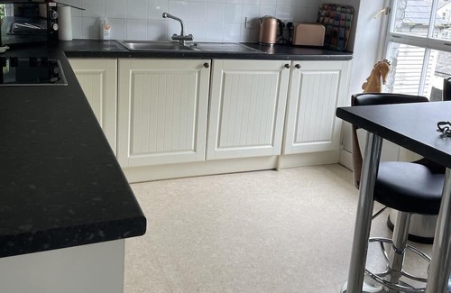 Dover Apartment | Lovely one bedroom apartment white cliffs walk dover
