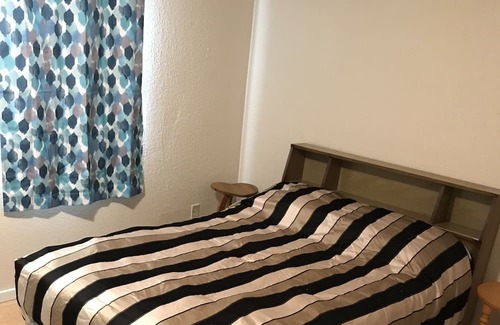 Dickinson Condo | Cul-da-sac hide-a-way