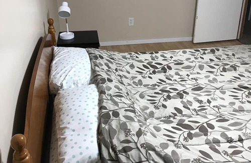 Dickinson Condo | Cul-da-sac hide-a-way