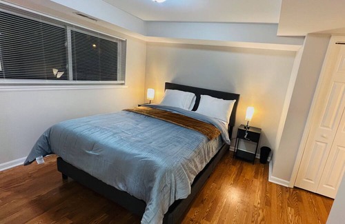 Des Plaines House | 9mins from Ohare,2 free parking 4 bedroom,1.5 B Pet friendly Closer I-294, I-53.