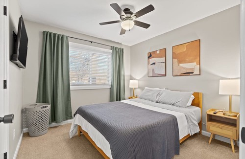 Iowa City House | Walk to campus The City Park Pad