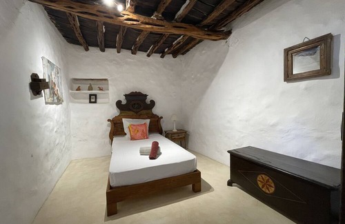 Santa Ines Villa | Renovated magical authentic villa in peaceful nature, walking path to the sea