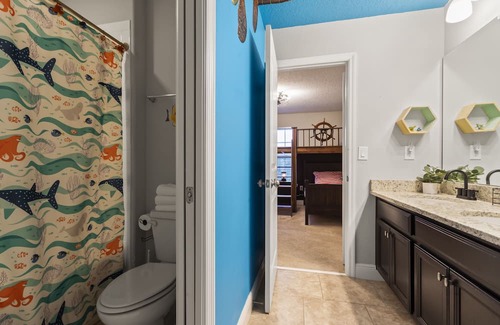 Loughman Villa | Private Resort Villa 6 BR, Pool/Hot Tub, Home Theater, Central to Theme Parks