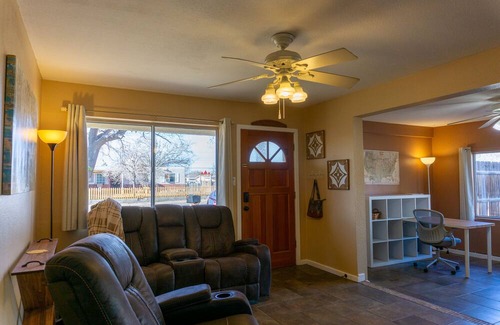 Alamogordo Cottage | Alamo Cottage - 1 Gig Internet, King Bed, Southwest decor, Fully stocked kitchen