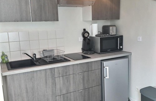 Evreux Apartment | Appart Bourg 13, Calme, Jardin Privé, Wifi Gratuit et Proche Toutes Commodités