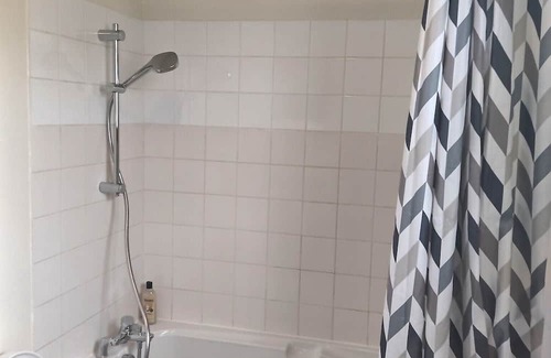 Evreux Apartment | Appart Bourg 13, Calme, Jardin Privé, Wifi Gratuit et Proche Toutes Commodités