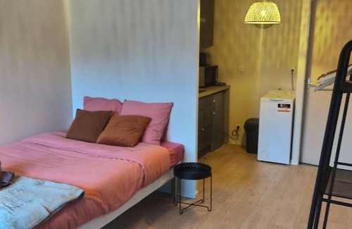 Evreux Apartment | Appart Bourg 13, Calme, Jardin Privé, Wifi Gratuit et Proche Toutes Commodités