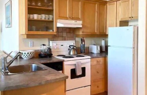 Salt Spring Island Cottage | Forest Cottage & Sauna w/ Ocean & Mountain Views