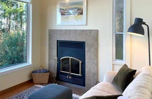 Salt Spring Island Cottage | Forest Cottage & Sauna w/ Ocean & Mountain Views