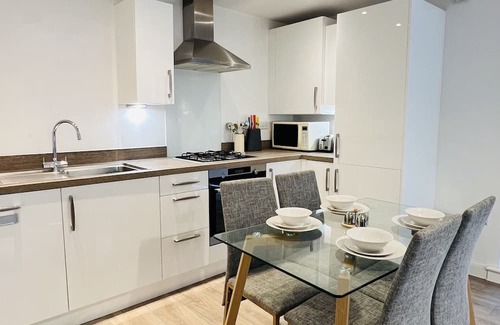 Birmingham Apartment | 2 Bed 2 Bath Central Apartment -Netflix - Free Parking