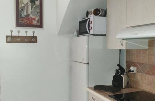 Sablet House | Holiday Home 'L'angélus' with Terrace, Wi-Fi and Air Conditioning