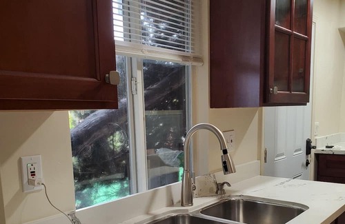 San Leandro House | Star Hillside Haven, 1 bdr, Living Rm, Wifi, King Bed
