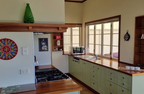 Frankton House | Hosts on the Coast - Stunning Hamilton Lake Views