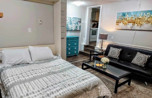 Shawnigan Lake Apartment | Cozy guest suite in Shawnigan Lake - 300m to main beach, family & pet friendly!