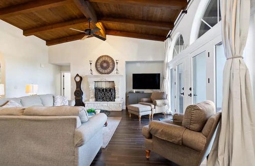 Forty Niners Country Club Estates House | Elegant Country Club Getaway Right Off The Fairway! 4bd/3bth/Air-Hockey
