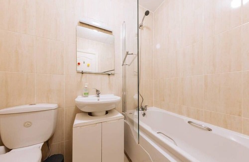 Drumcondra Apartment | Inviting 1BD Flat - 21 Mins from Dublin Airport!