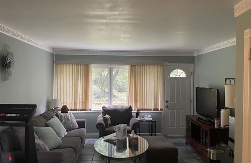 Heathcote House | Large 5 Bedroom House in safe area close to NYC
