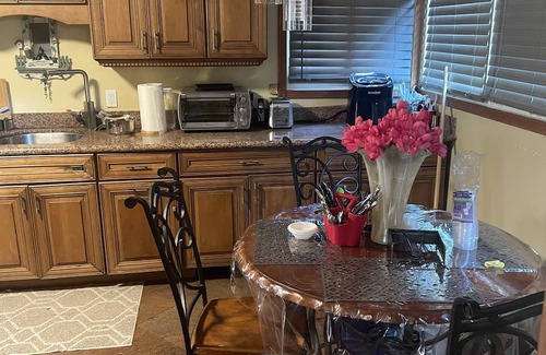 Heathcote House | Large 5 Bedroom House in safe area close to NYC