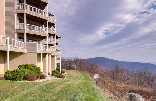 Chestnut Springs Apartment | Massies Mill Condo: Mountain Views in Wintergreen!