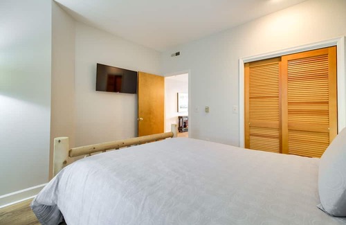 Chestnut Springs Apartment | Massies Mill Condo: Mountain Views in Wintergreen!