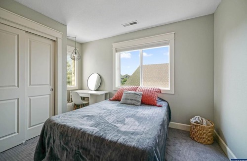 South Gateway House | New listing pricing! 3 bed, 2.5 bath luxury living. Avail. for long term rental