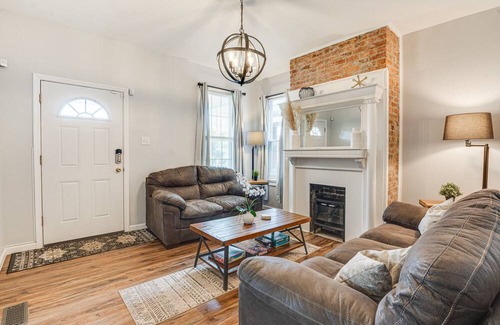 Merion Village Apartment | Columbus Vacation Rental ~ 3 Mi to Downtown!