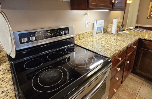 Daphne House | Peaceful,relaxing home. Gentle Dogs ok. Sleeps 5 comfortably.Extended stay rates
