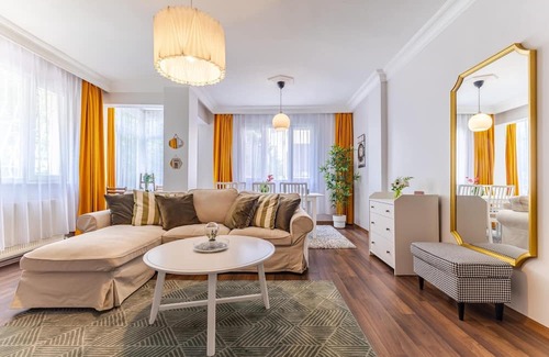 Gayrettepe Apartment | Spacious and Exquisite Flat Near Fulya in Besiktas