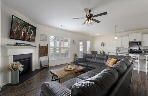 Georgetown House | Family Friendly Gem Spacious Oasis Fully Equipped Kitchen Create Memories!