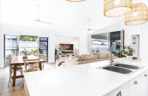 Trinity Beach House | Serenoa - Your Ultimate Family Oasis in Trinity Beach