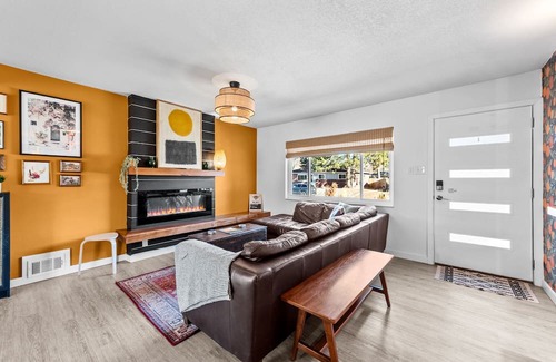 Alta Vista Area House | New Listing! Near Olde Town - Foosball / Firepit / Fireplace / Grill / Yard