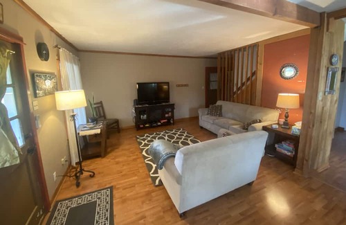 Southeast Eugene House | Unique & cozy South Eugene home, pet friendly, fenced yard, great neighborhood