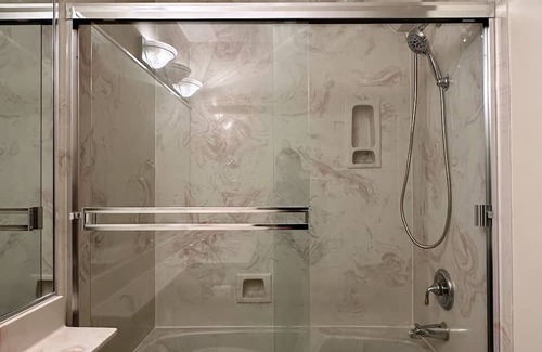 Sunset Apartment | SixPine - Private 1BR Suite