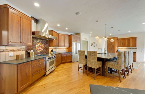 Redlands House | Beautiful 5BR Redlands Home with Fabulous Monument Views