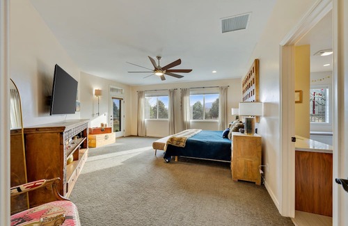 Redlands House | Beautiful 5BR Redlands Home with Fabulous Monument Views