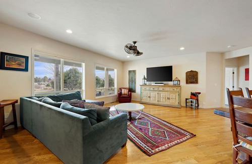Redlands House | Beautiful 5BR Redlands Home with Fabulous Monument Views