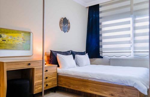 Konak Apartment | Flat w Balcony 5 min to Metro and Coast in Izmir