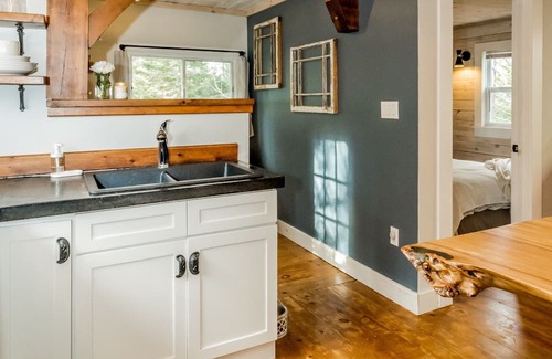 Bay of Fundy & Annapolis Valley Cabin | The Bluewood Escape Cottage Retreat - No Extra Cleaning Fee & Pet Friendly