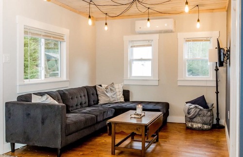 Bay of Fundy & Annapolis Valley Cabin | The Bluewood Escape Cottage Retreat - No Extra Cleaning Fee & Pet Friendly