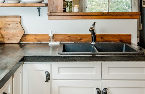 Bay of Fundy & Annapolis Valley Cabin | The Bluewood Escape Cottage Retreat - No Extra Cleaning Fee & Pet Friendly