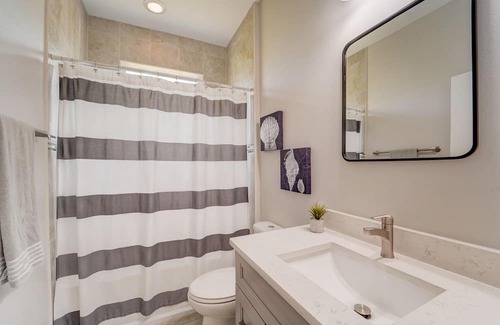 Englewood East House | Sunny Haven retreat