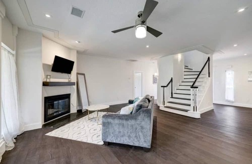 Atascocita House | Reduced! Lakeside Lake Houston. By IHA Airport. Colonial Modern