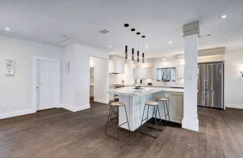 Atascocita House | Reduced! Lakeside Lake Houston. By IHA Airport. Colonial Modern