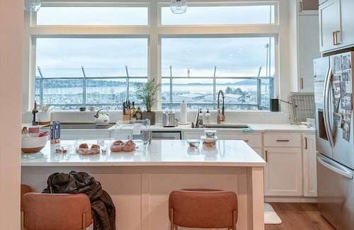Columbia House | 5 minute walk to downtown Bellingham and beautiful beaches.