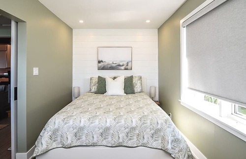 Hamilton Cottage | Cozy beach escape from the city! Enjoy a sandy beach retreat on Lake Erie!