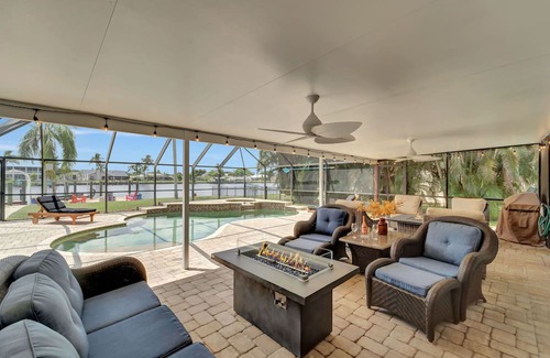 Fort Myers Shores House | Beautiful Island 3 Bedroom Coastal Home Located On The Caloosahatchee River