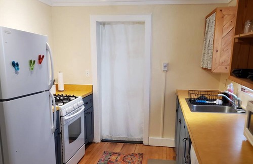 Tyrone House | Cozy cottage in Silver City historic district. 5 minute walk to downtown & WNMU!