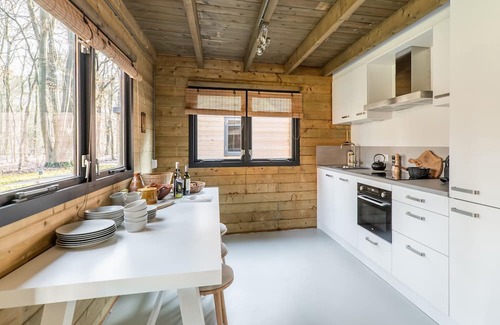 Zon en Schild House | Cosy wooden house amid woods in Soesterberg