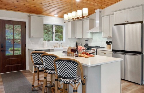 Kalkaska House | Luxury Lakehouse: Hot Tub, Prvt Dock, Kayak, Fire Pit, Scenic Decks, Game Room